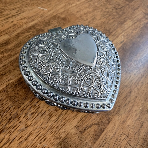 Silver Plated Velvet Lined Intricate Floral Heart Jewelry Trinket Box Vintage - Picture 6 of 10